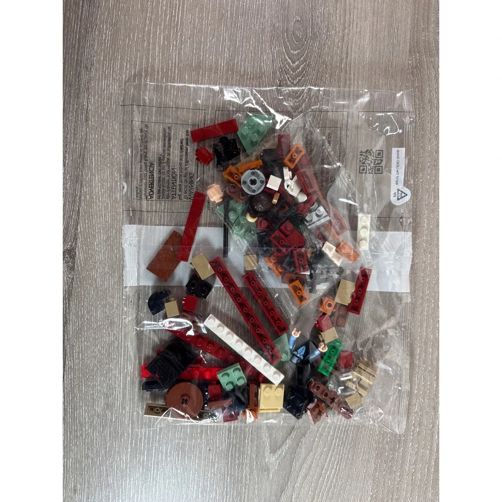 LEGO Friends Central Perk 21319 Bag 4 Sealed Chandler Bing Minifigure Parts - Picture 2 of 4
